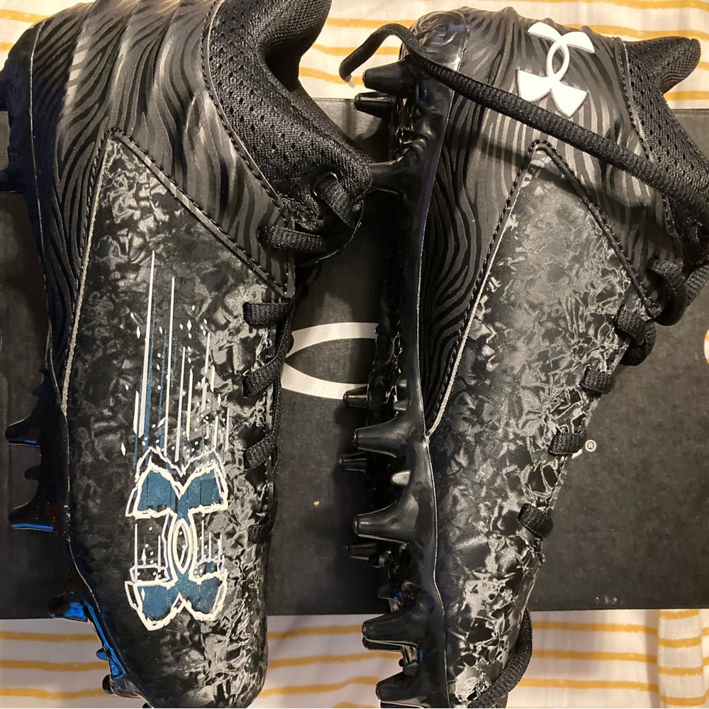 Under Armour football cleats, size 4Y